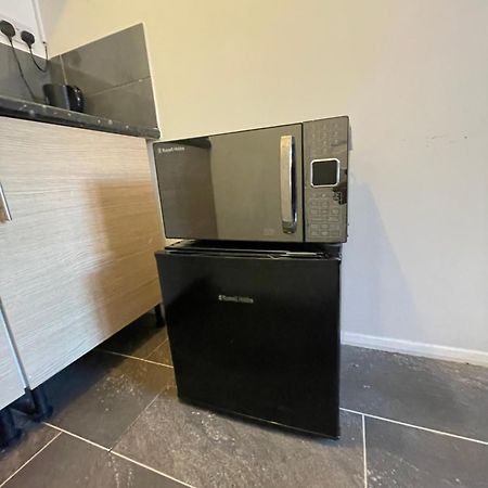 Fantastic Studio, Private Bathroom And Mini Kitchen. Thamesmead  Bagian luar foto