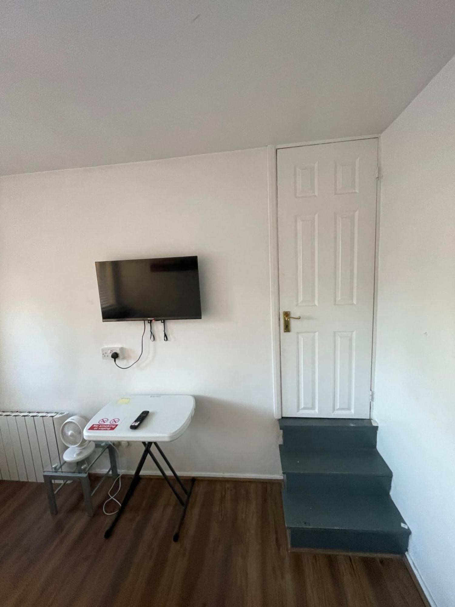 Fantastic Studio, Private Bathroom And Mini Kitchen. Thamesmead  Bagian luar foto