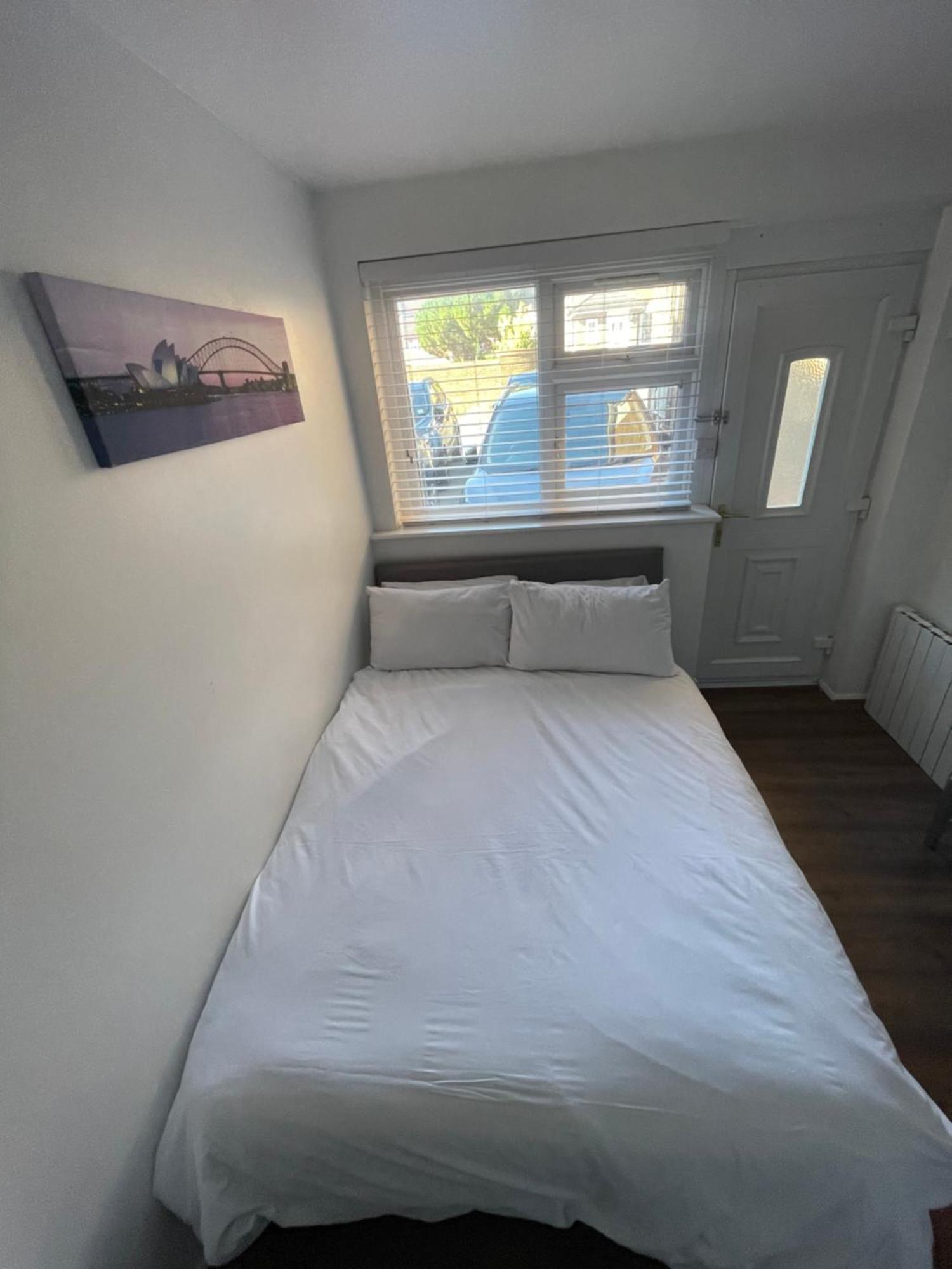 Fantastic Studio, Private Bathroom And Mini Kitchen. Thamesmead  Bagian luar foto