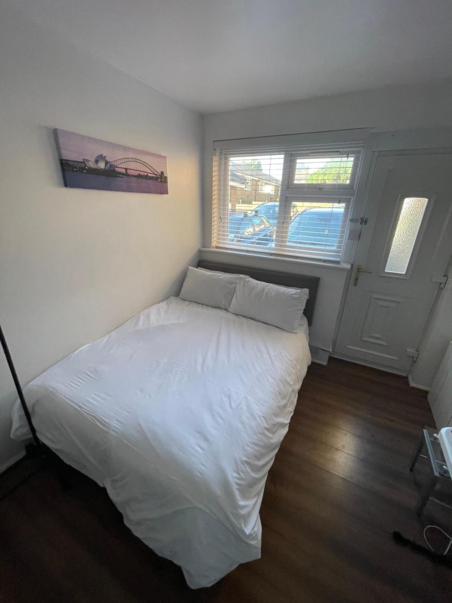 Fantastic Studio, Private Bathroom And Mini Kitchen. Thamesmead  Bagian luar foto