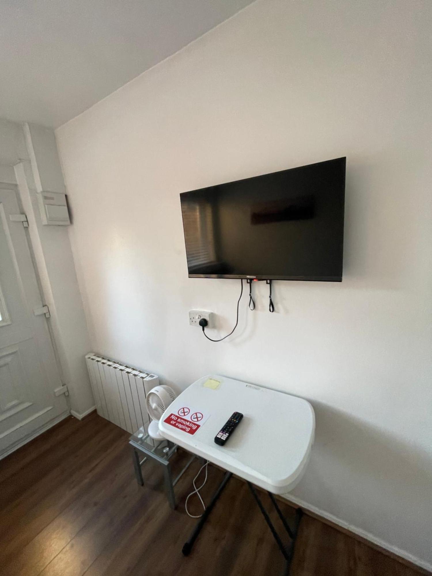 Fantastic Studio, Private Bathroom And Mini Kitchen. Thamesmead  Bagian luar foto