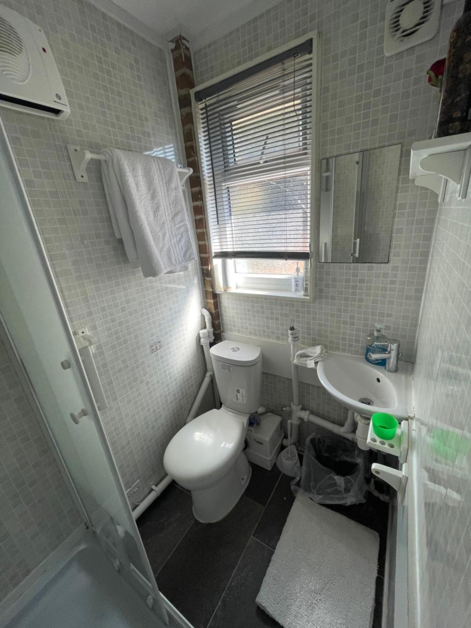 Fantastic Studio, Private Bathroom And Mini Kitchen. Thamesmead  Bagian luar foto