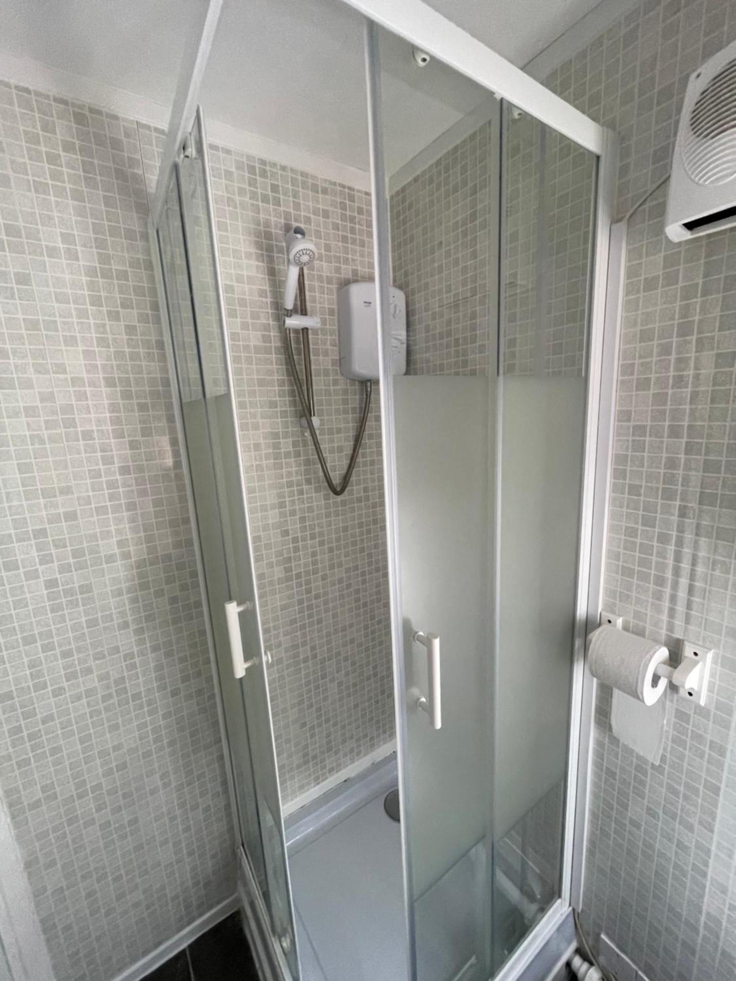 Fantastic Studio, Private Bathroom And Mini Kitchen. Thamesmead  Bagian luar foto